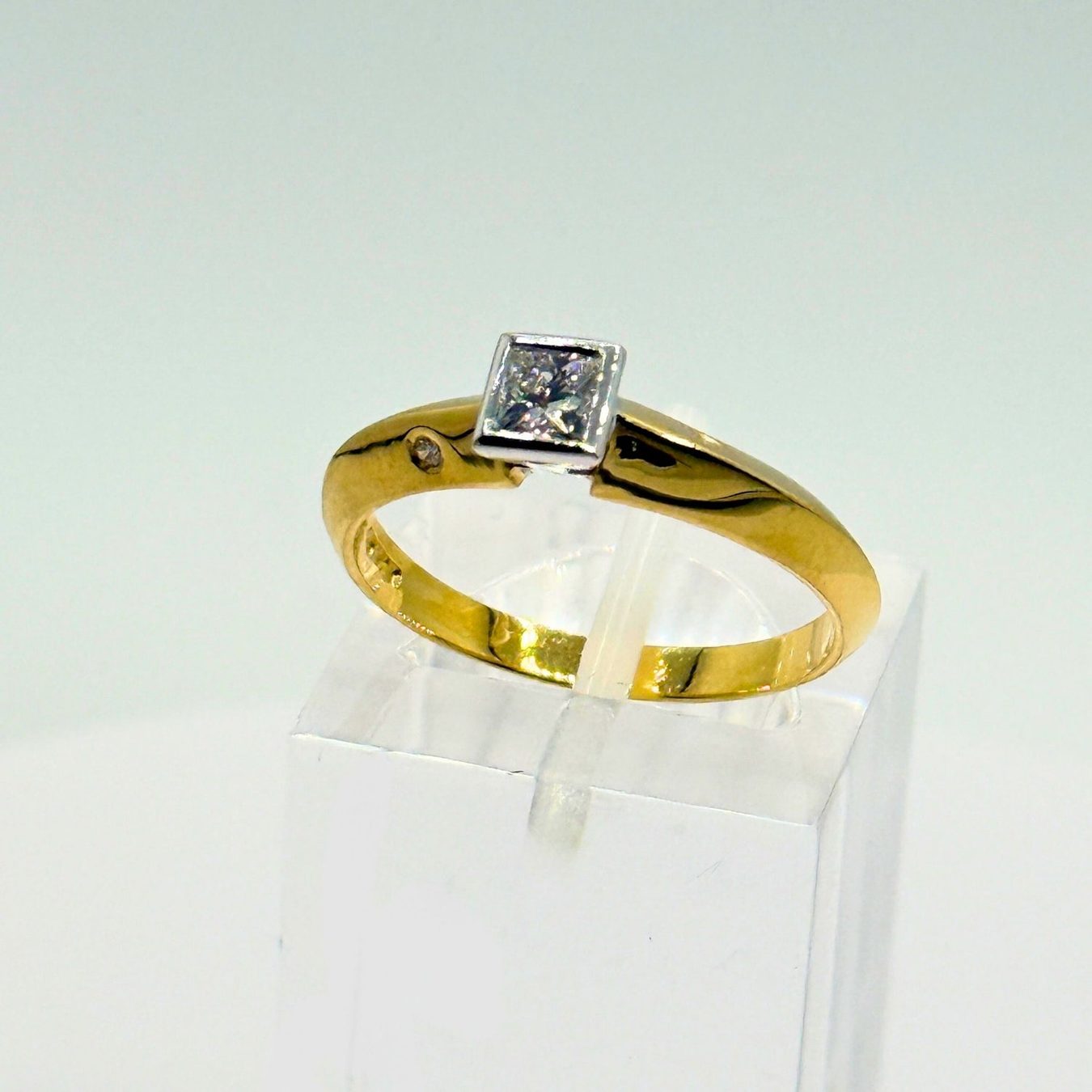 18ct white gold  ·  square diamond cluster  ·  one only